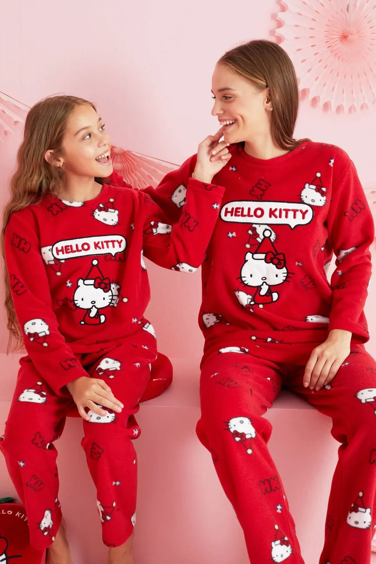 Hello Kitty Lisanslı Polar Kırmızı Nakışlı Bisklet Yaka Pijama Takımı
